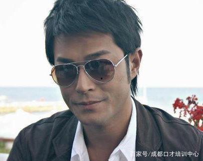 男明星戴墨镜,探寻男明星的时尚魅力