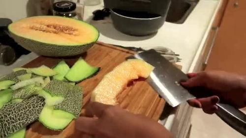 晚上吃的哈密瓜,甜蜜满溢的味蕾之旅